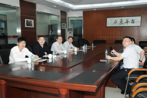 20141103江蘇高淳經(jīng)濟(jì)開發(fā)區(qū)考察團(tuán)蒞臨易事特參觀考察.jpg